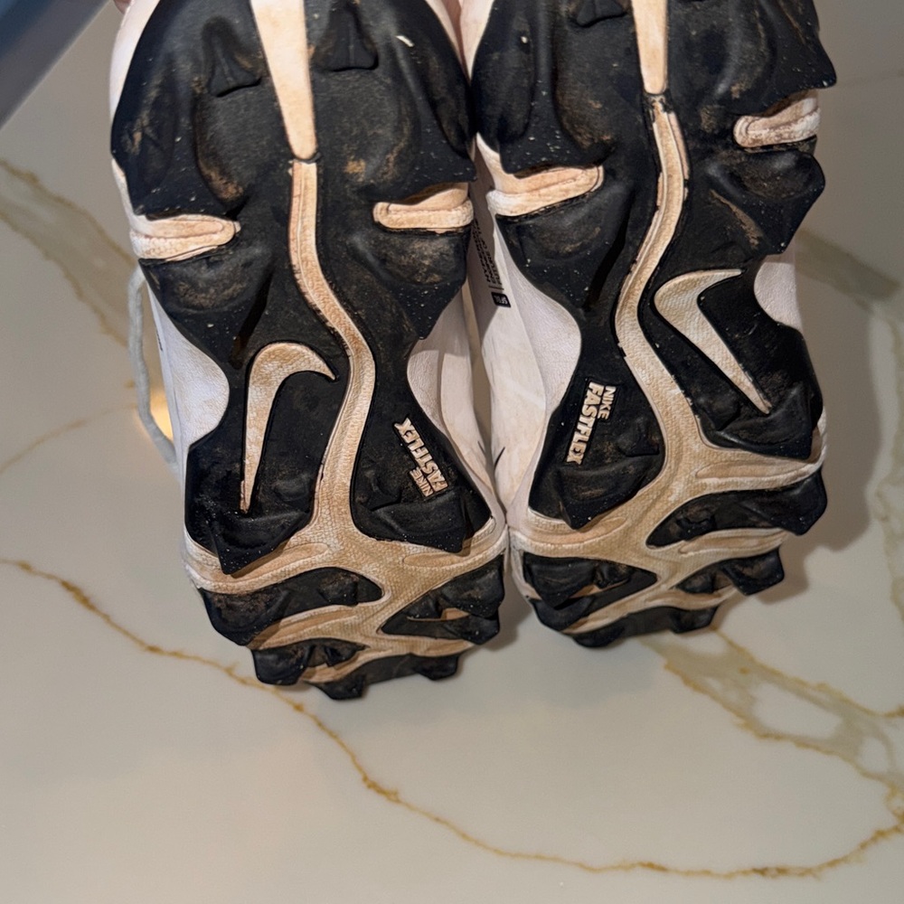 Nike Kids White and Black Baseball/Softball Cleats - Picture 5 of 6